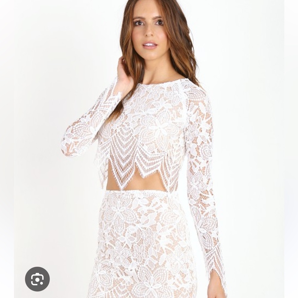 For Love & Lemons
Guava Lace Scalloped-Hem Crop Top